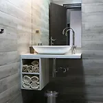 Old Corner Apartment *