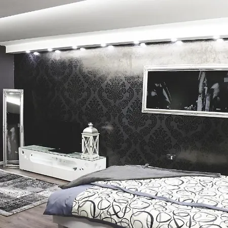 Old Corner 아파트