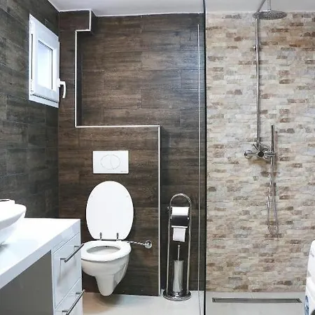 Old Corner Apartment *