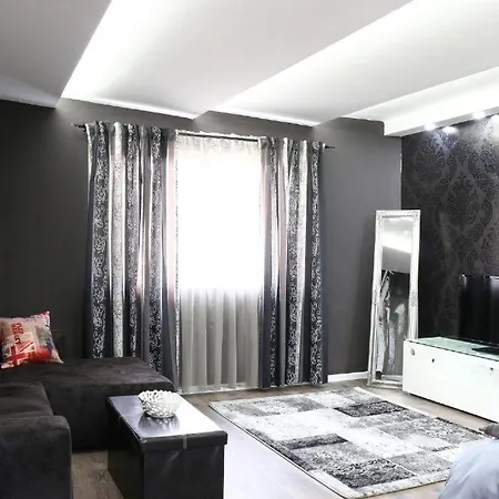 Old Corner Apartment *